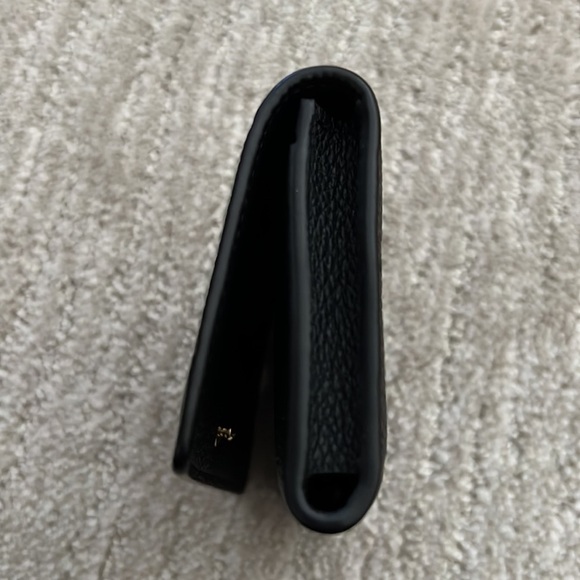 Authentic Louis Vuitton leather card holder - Picture 4 of 7